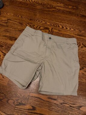 Kuhl Men's Flat Front Shorts in Light Khaki